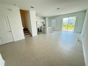 2611 Skyline Lp in Kissimmee, FL - Foto de edificio - Building Photo