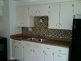 8600-8610 W Capitol Dr in Milwaukee, WI - Building Photo
