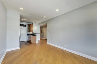 1910 N Washtenaw Ave in Chicago, IL - Building Photo - Building Photo