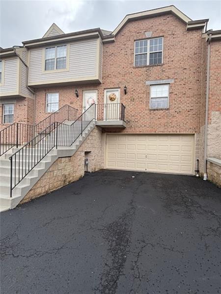 305 Berrington Ct in Bethel Park, PA - Building Photo