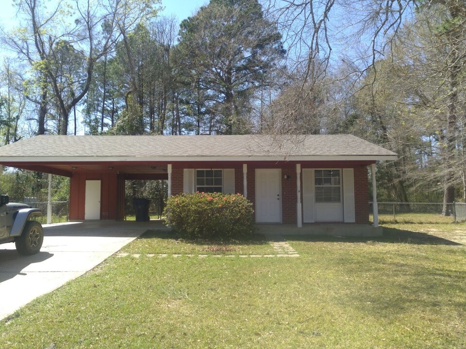 10 Katherine Loop in Leesville, LA - Building Photo