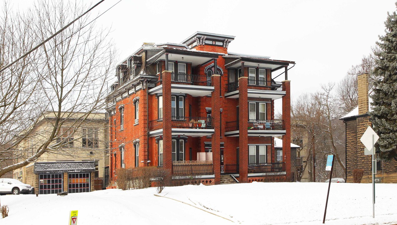 Linn Apartments in Pittsburgh, PA - Building Photo