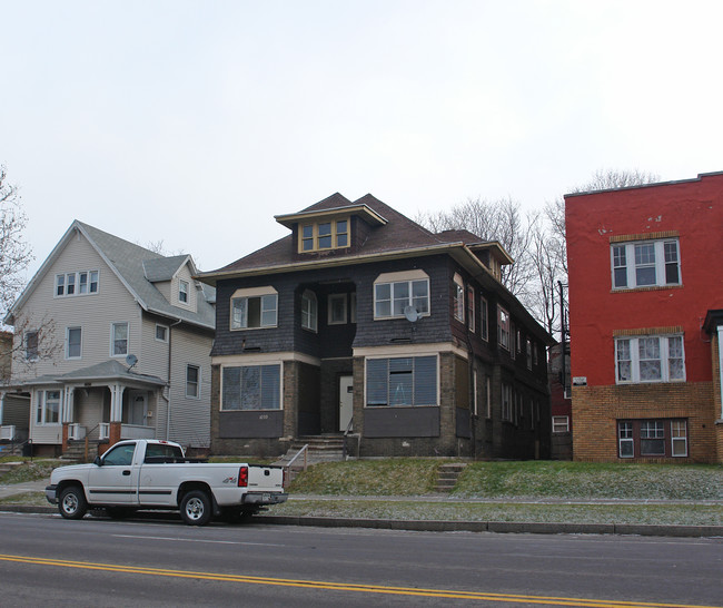 1030 Dewey Ave in Rochester, NY - Foto de edificio - Building Photo