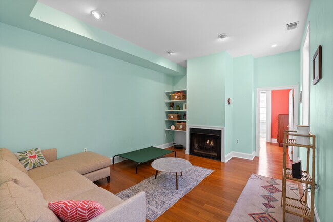 1613 Green St, Unit 2 in Philadelphia, PA - Building Photo - Building Photo