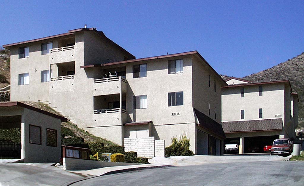 Hillfield Apartments in Santa Clarita, CA - Building Photo