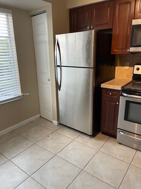 1733 Village Blvd in West Palm Beach, FL - Foto de edificio - Building Photo