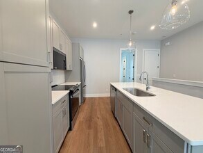 988 Bibbs Circle NW in Atlanta, GA - Building Photo - Building Photo