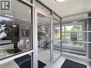 283 Fairway Rd N in Kitchener, ON - Building Photo - Building Photo