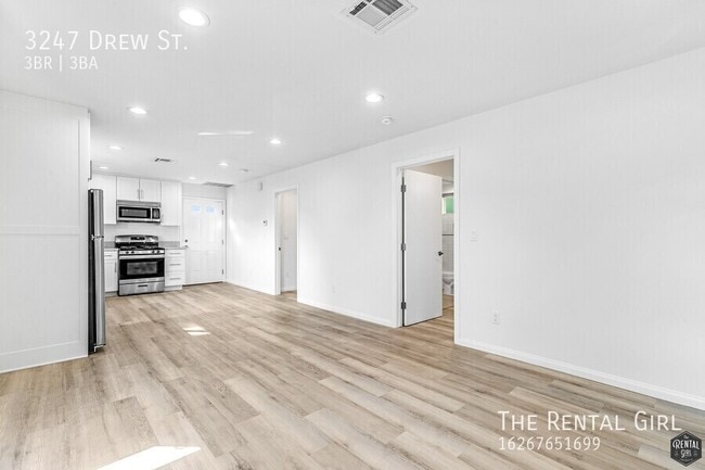 3247 Drew St in Los Angeles, CA - Building Photo - Building Photo
