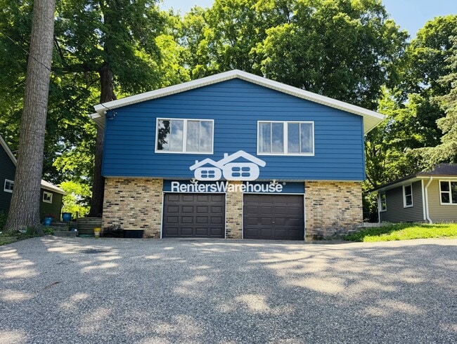 property at 5043 Shoreline Dr