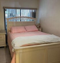 18839 NW 64th Ct in Hialeah, FL - Foto de edificio - Building Photo