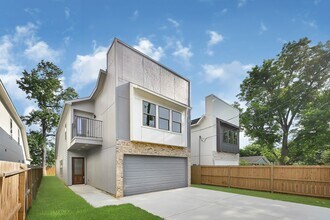 90 Burress St in Houston, TX - Building Photo - Building Photo