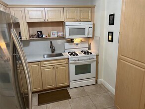13120 SW 92nd Ave in Miami, FL - Building Photo - Building Photo