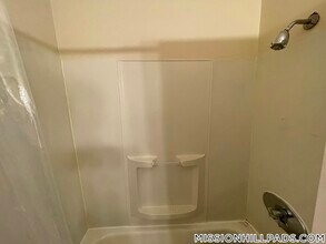 896 Huntington Ave, Unit 8 in Boston, MA - Foto de edificio - Building Photo