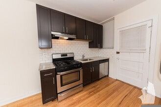 2010 W Foster Ave in Chicago, IL - Foto de edificio - Building Photo