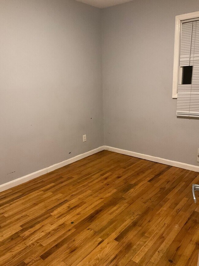 132 Hallock Rd in Lake Grove, NY - Building Photo - Building Photo