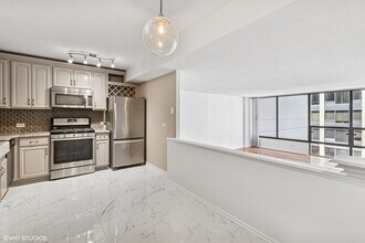 230 E Ontario St in Chicago, IL - Building Photo - Building Photo