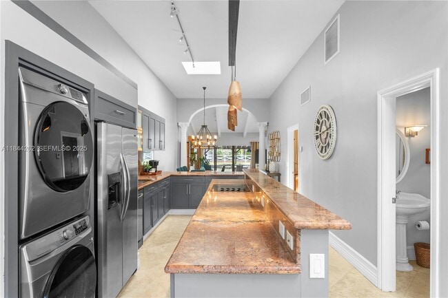 property at 2665 Parkview Dr S