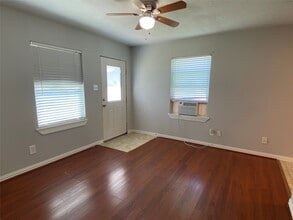 311 S 3rd St in La Porte, TX - Building Photo - Building Photo