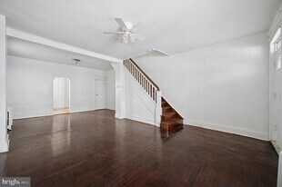 5753 Hunter St in Philadelphia, PA - Building Photo