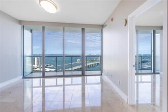888 Biscayne Blvd, Unit 4311 in Miami, FL - Building Photo - Building Photo