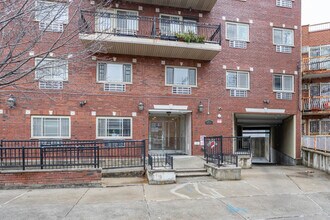 Elmhurst Terrace in Flushing, NY - Foto de edificio - Building Photo
