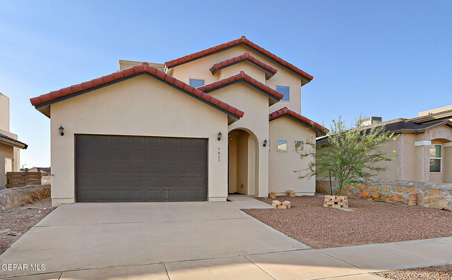 7825 Enchanted View Dr in El Paso, TX - Building Photo - Building Photo
