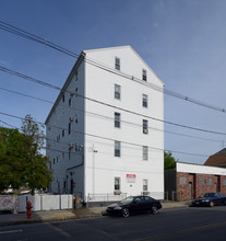 153 Belleville Ave in New Bedford, MA - Foto de edificio - Building Photo