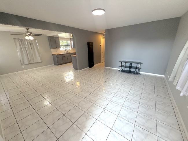 1503 W Adams Blvd in Los Angeles, CA - Foto de edificio - Building Photo