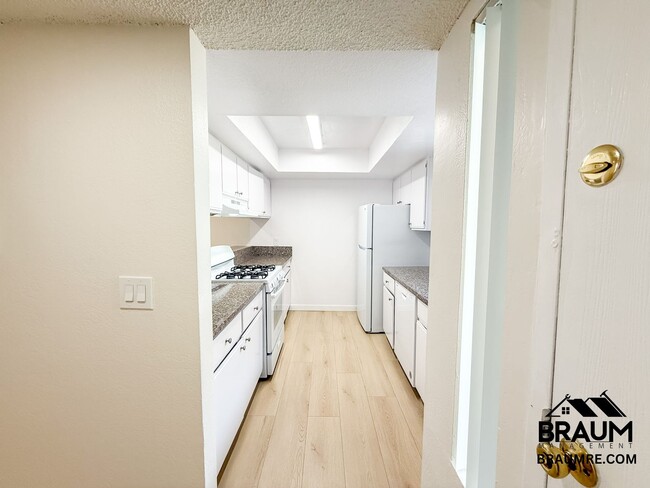 4638 Tilden Ave in Los Angeles, CA - Building Photo - Building Photo
