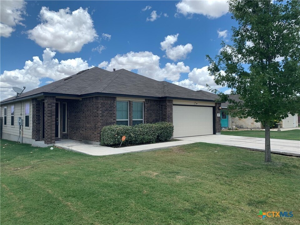 2587 Diamondback Trail in New Braunfels, TX - Building Photo