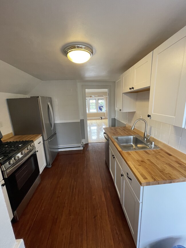 2062 Ludington Ave, Unit 2062a