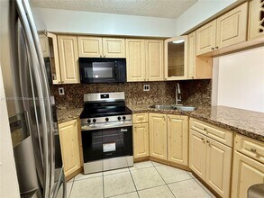 5765 W 25th Ct in Hialeah Gardens, FL - Building Photo - Building Photo