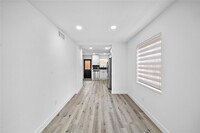 1106 W Tri Oaks Ln photo'