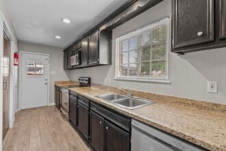 7823 Bateman Ln in Houston, TX - Building Photo - Building Photo