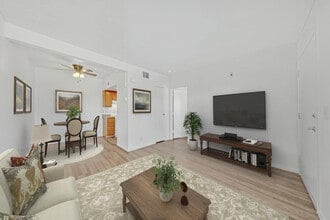 Heritage Park Senior Apartments in Las Vegas, NV - Building Photo - Building Photo