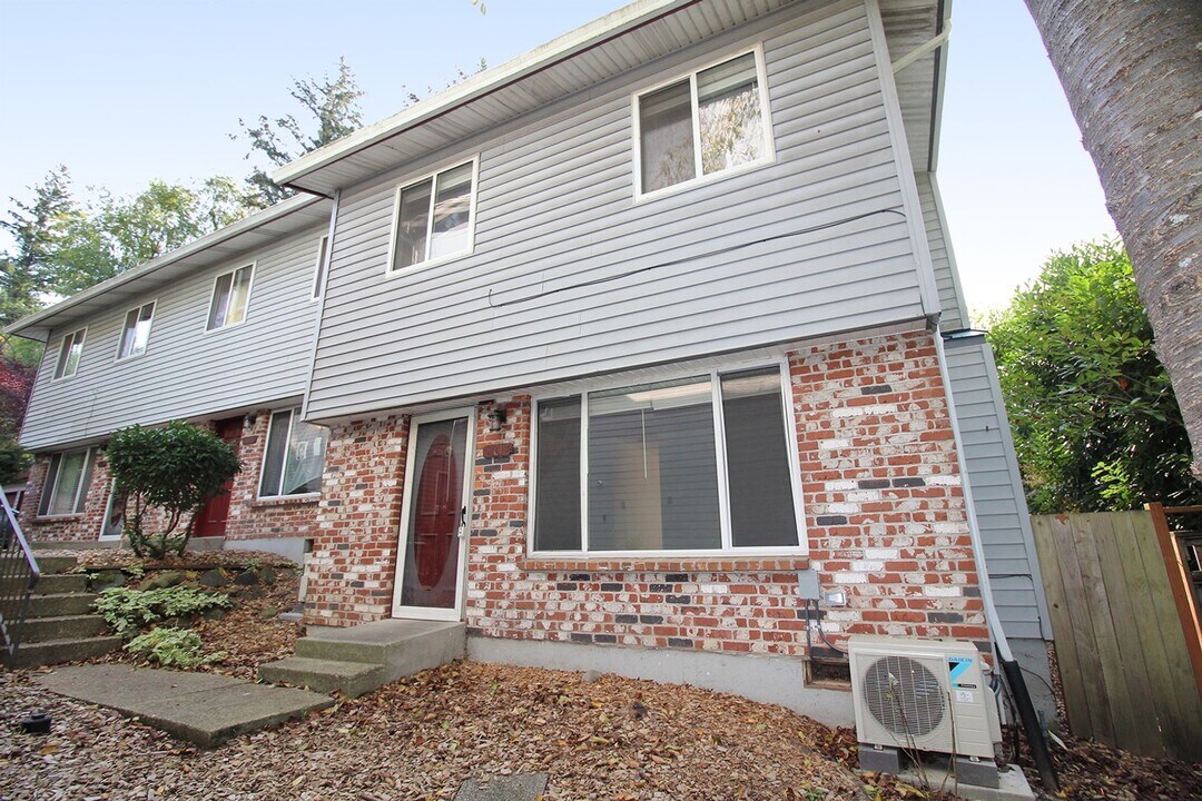 5010 SW Pasadena St in Portland, OR - Building Photo