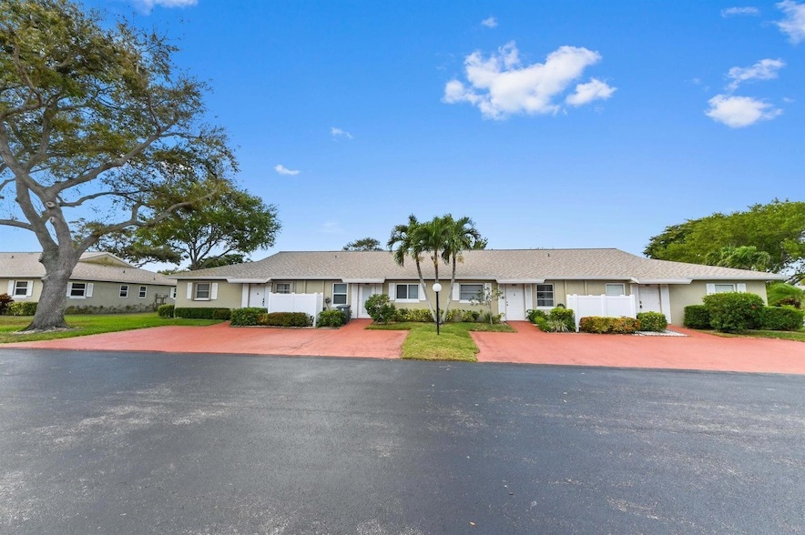 18833 Argosy Dr in Boca Raton, FL - Building Photo