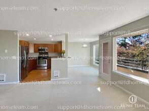 3520 Lake Washington Blvd SE in Bellevue, WA - Building Photo - Building Photo
