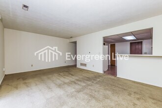 6372 Nightwind Ct in Dayton, OH - Building Photo - Building Photo