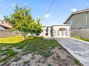 3233 Easy Ave in Long Beach, CA - Building Photo - Building Photo