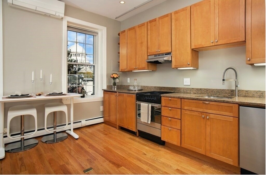 201 Saint Botolph St, Unit 5 in Boston, MA - Building Photo