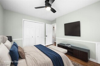 574 Huntmere Dr in Bay Village, OH - Building Photo - Building Photo