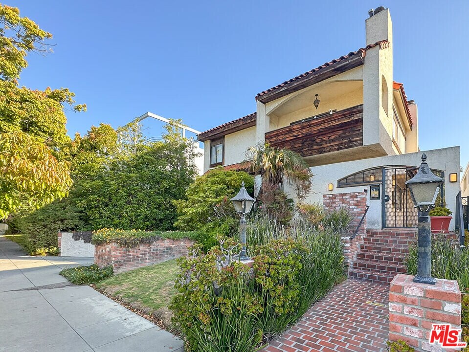 1337 18th St in Santa Monica, CA - Building Photo