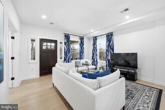 2211 Franklin St NE in Washington, DC - Building Photo - Building Photo