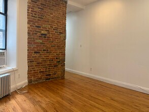 215 E 4th St in New York, NY - Building Photo - Building Photo