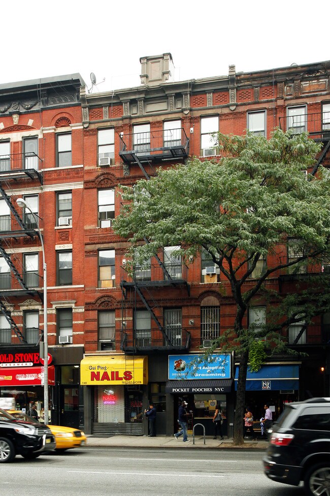 746 9th Ave in New York, NY - Building Photo - Building Photo