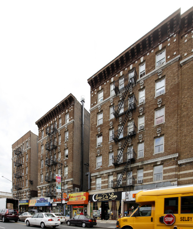 130 Post Avenue in New York, NY - Foto de edificio - Building Photo