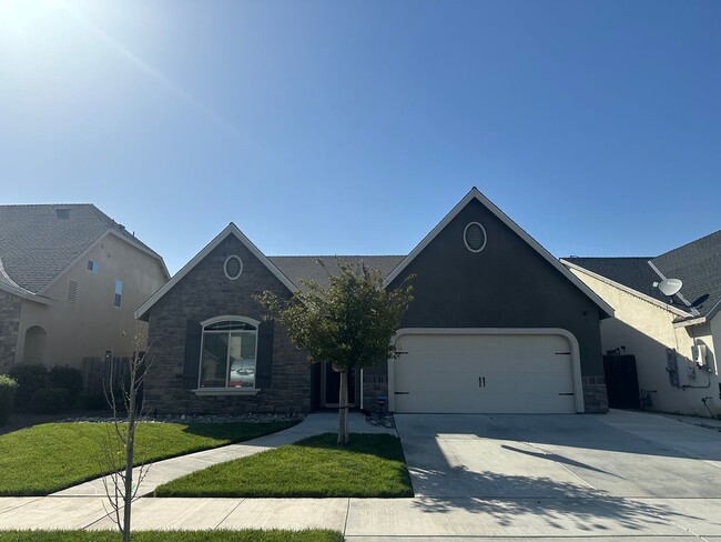 property at 2309 N Hall Ct