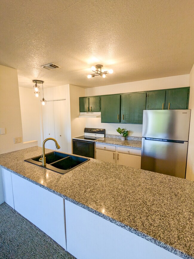 4100 E Mission Ln, Unit D in Cottonwood, AZ - Building Photo - Building Photo